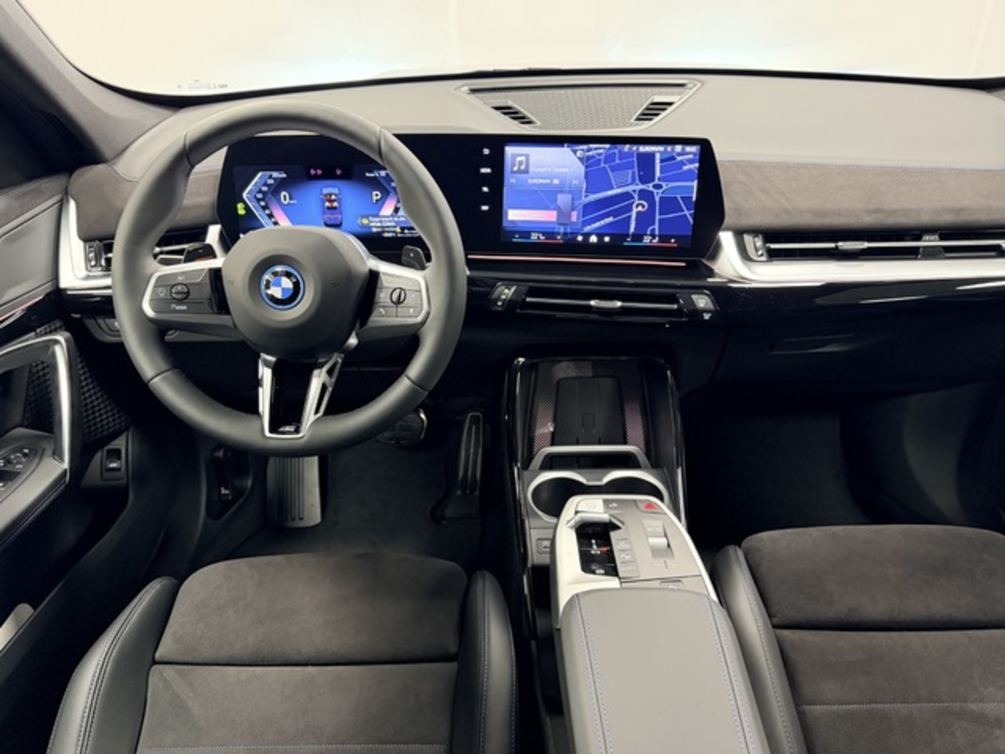Renting BMW X1 xDrive25e 180 kW (245 CV) 2 10