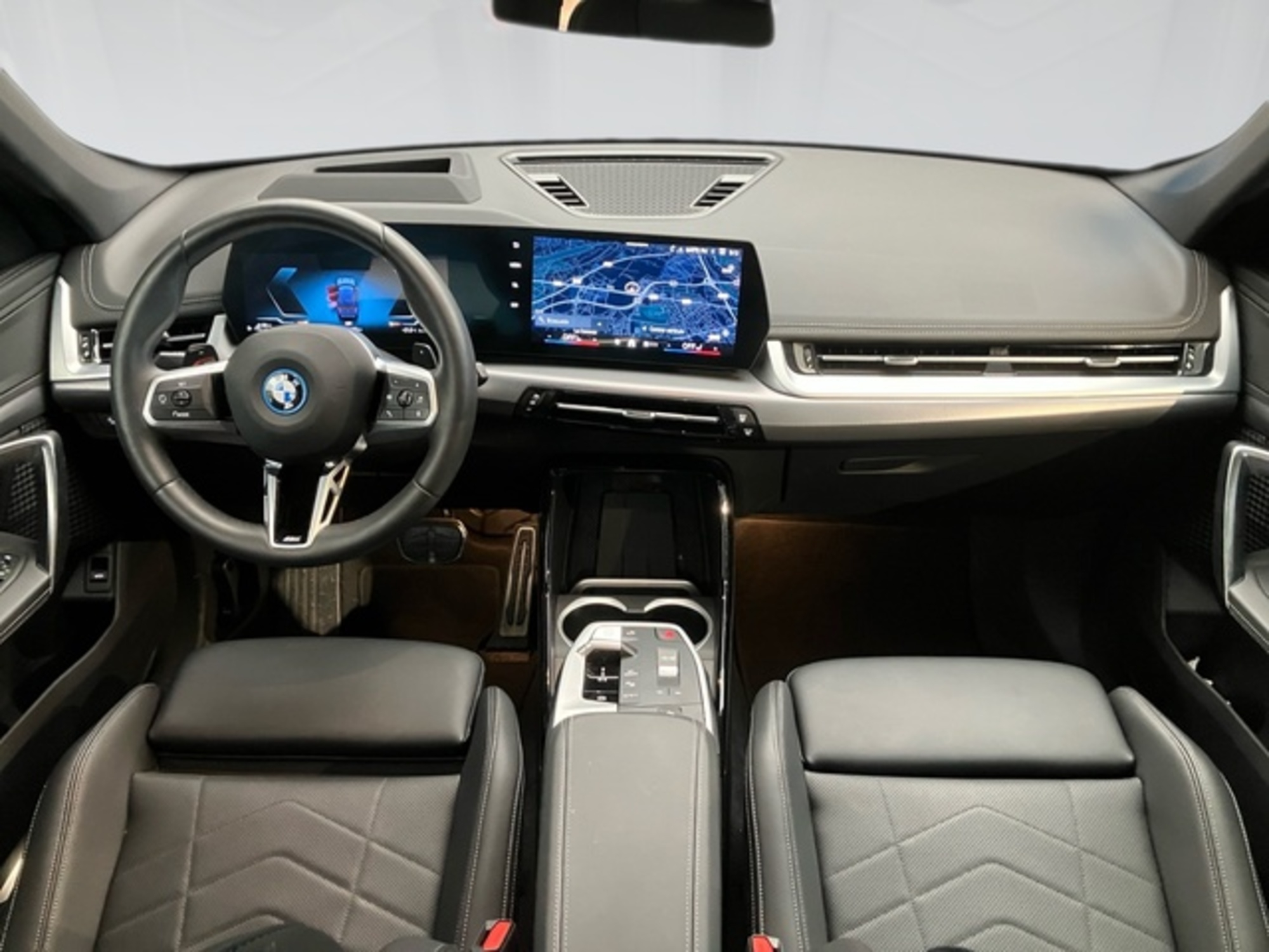 Renting BMW X1 xDrive25e 180 kW (245 CV) 2 24