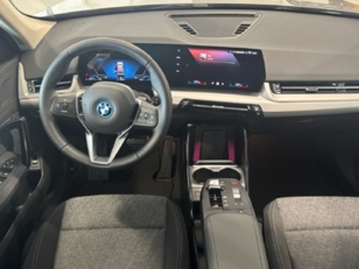 Renting BMW X1 xDrive25e 180 kW (245 CV) 6 2