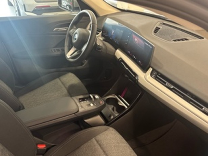 Renting BMW X1 xDrive25e 180 kW (245 CV) 6 2