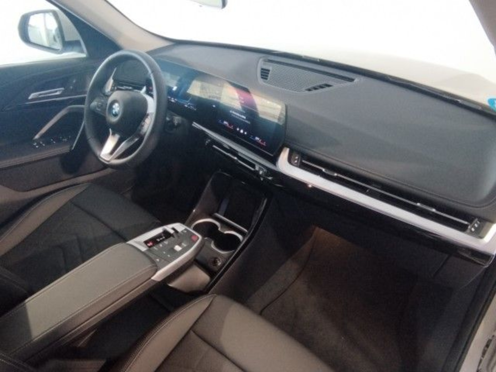 Renting BMW X1 xDrive25e 180 kW (245 CV) 6 10