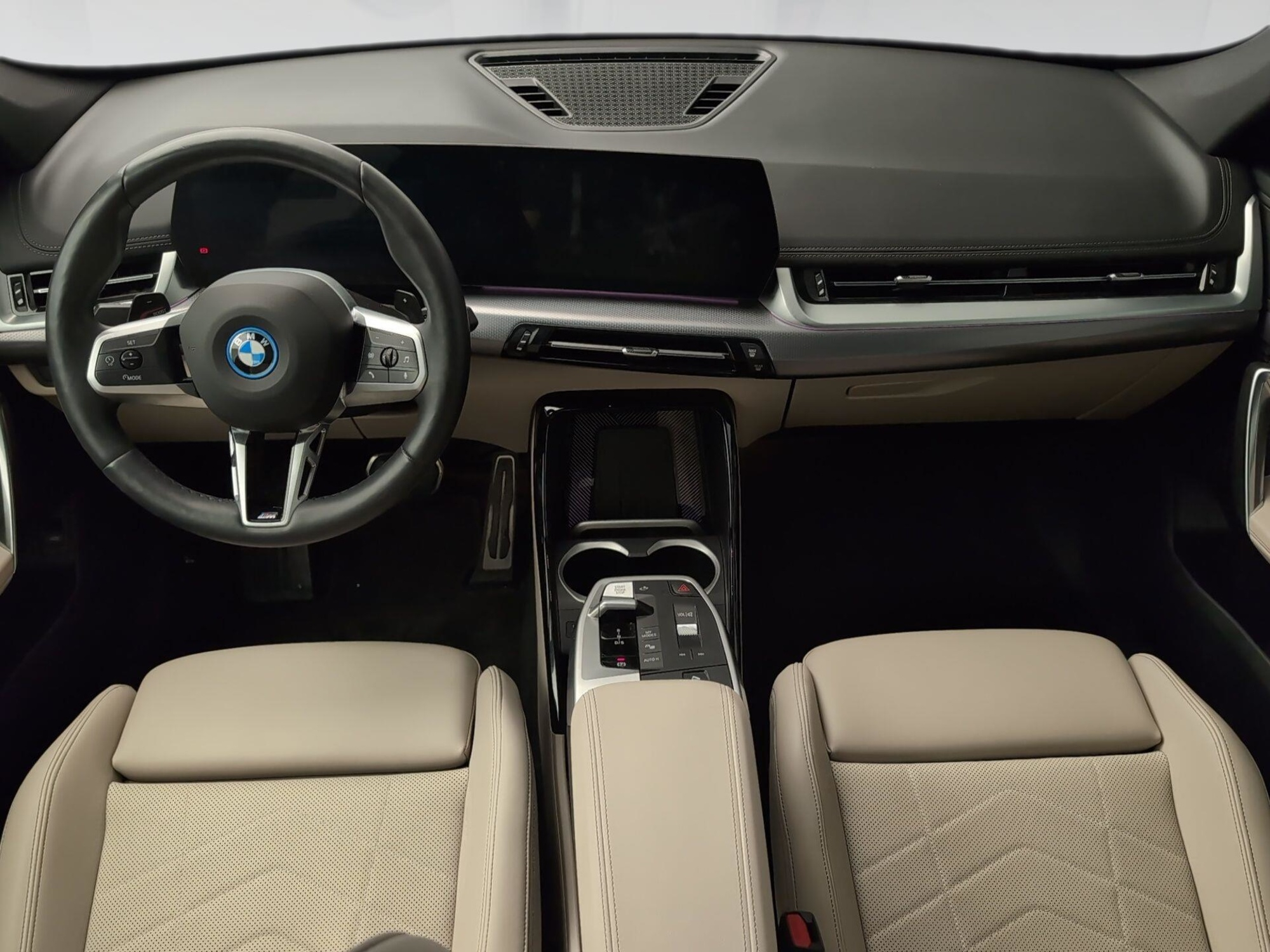 Renting BMW X1 xDrive30e 240 kW (326 CV) 6