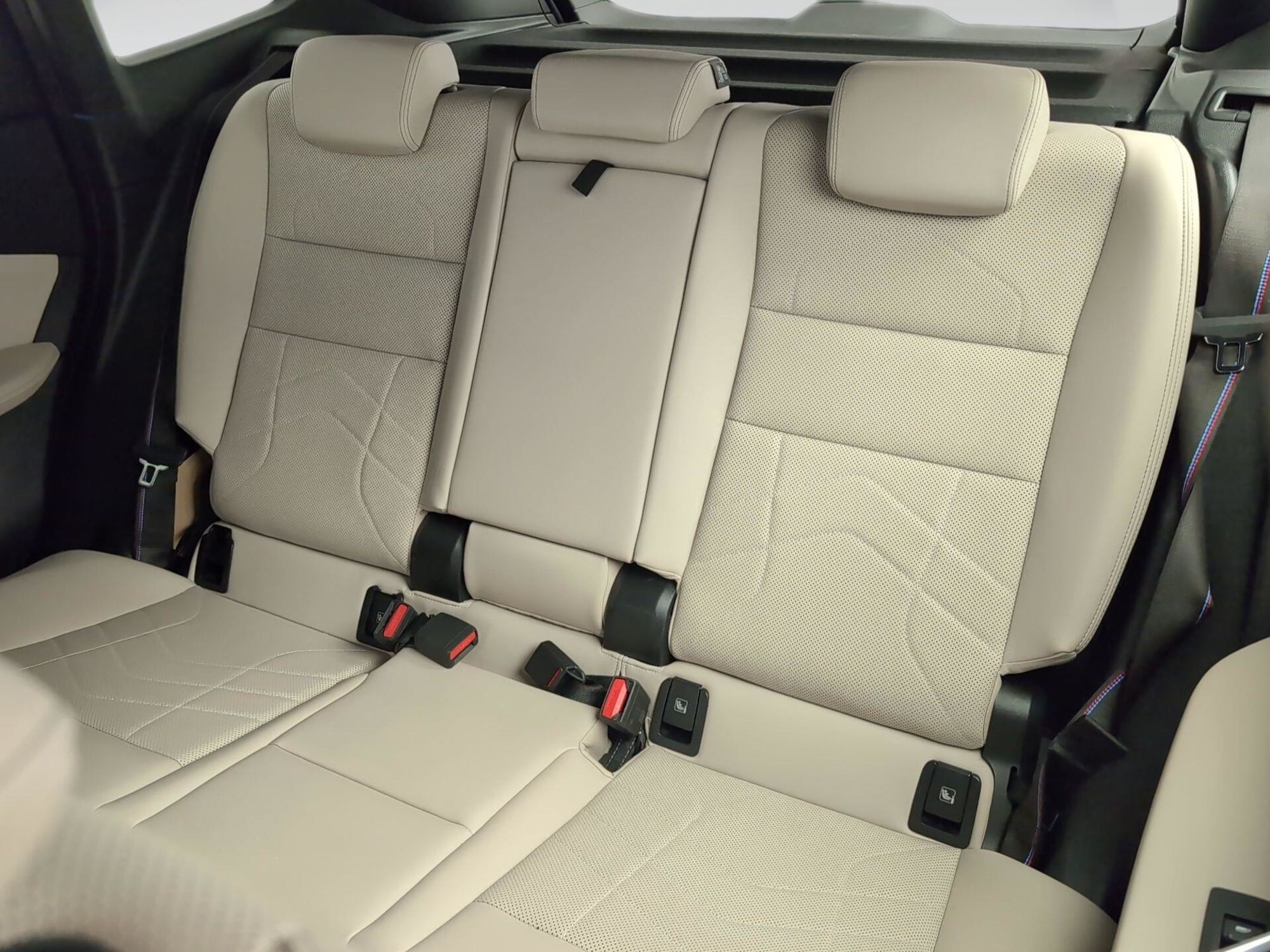 Renting BMW X1 xDrive30e 240 kW (326 CV) 6