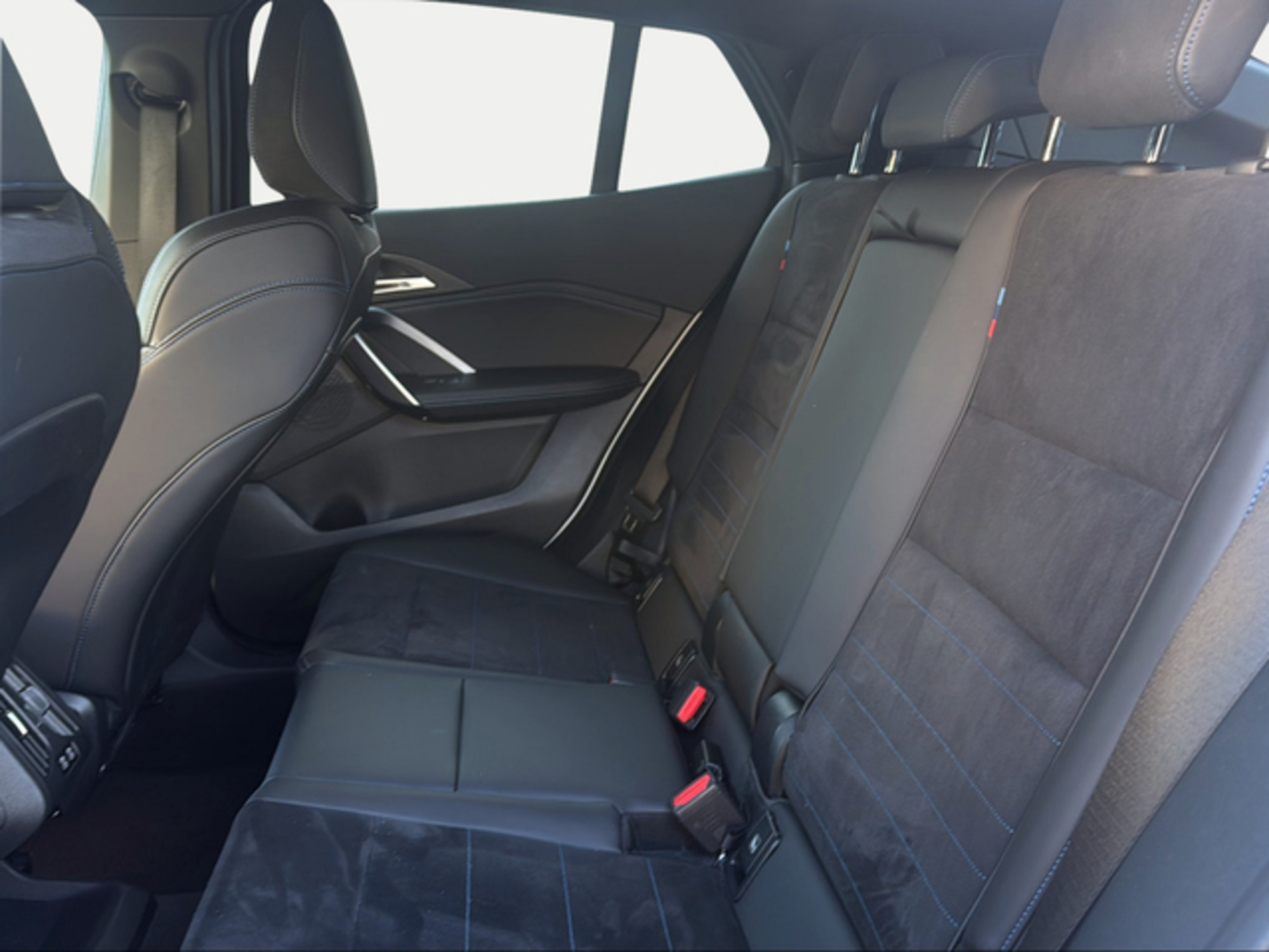 Renting BMW X2 sDrive18d 110 kW (150 CV) 11
