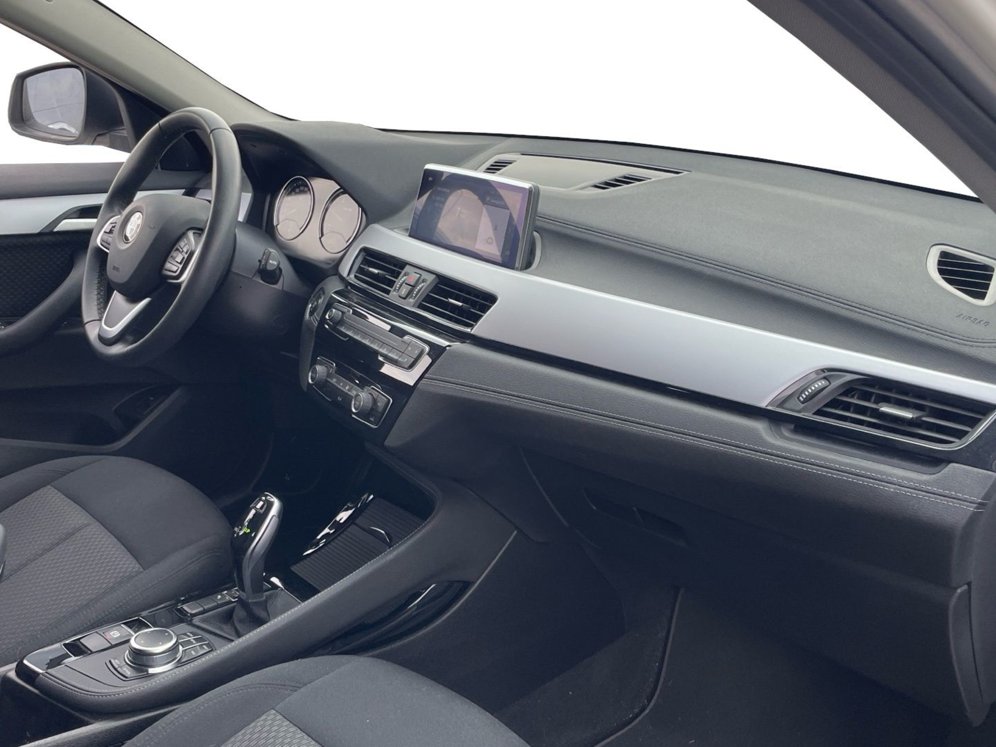 Renting BMW X2 sDrive18d Business 110 kW (150 CV) 6