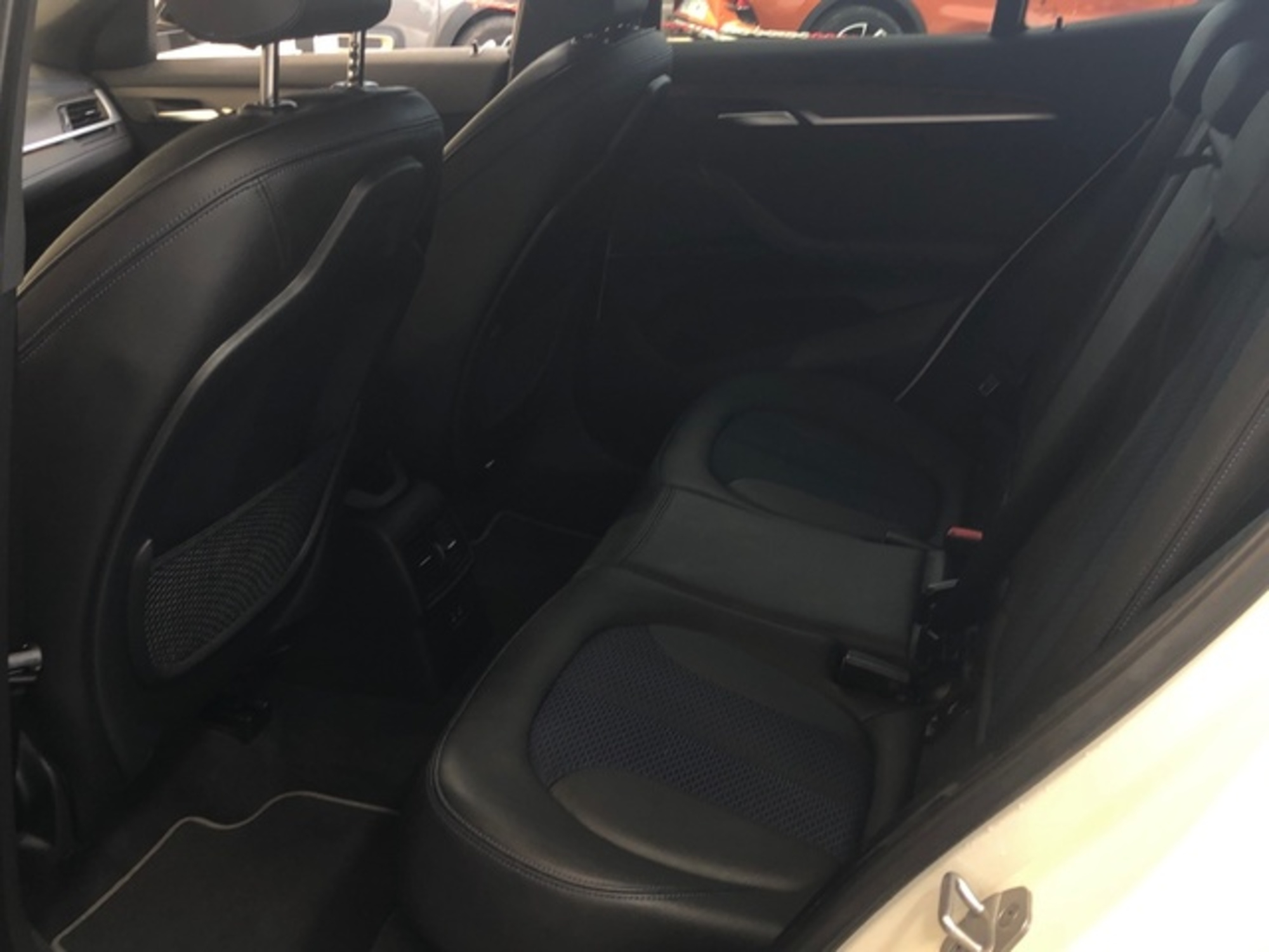 Renting BMW X2 sDrive18d Business 110 kW (150 CV) 11