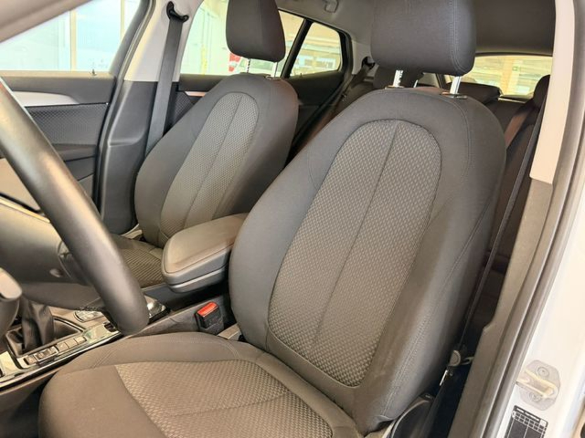 Renting BMW X2 sDrive18i 103 kW (140 CV) 2 4