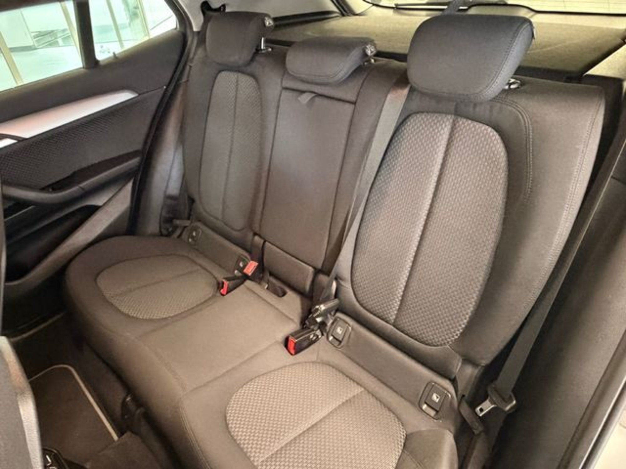 Renting BMW X2 sDrive18i 103 kW (140 CV) 2 4