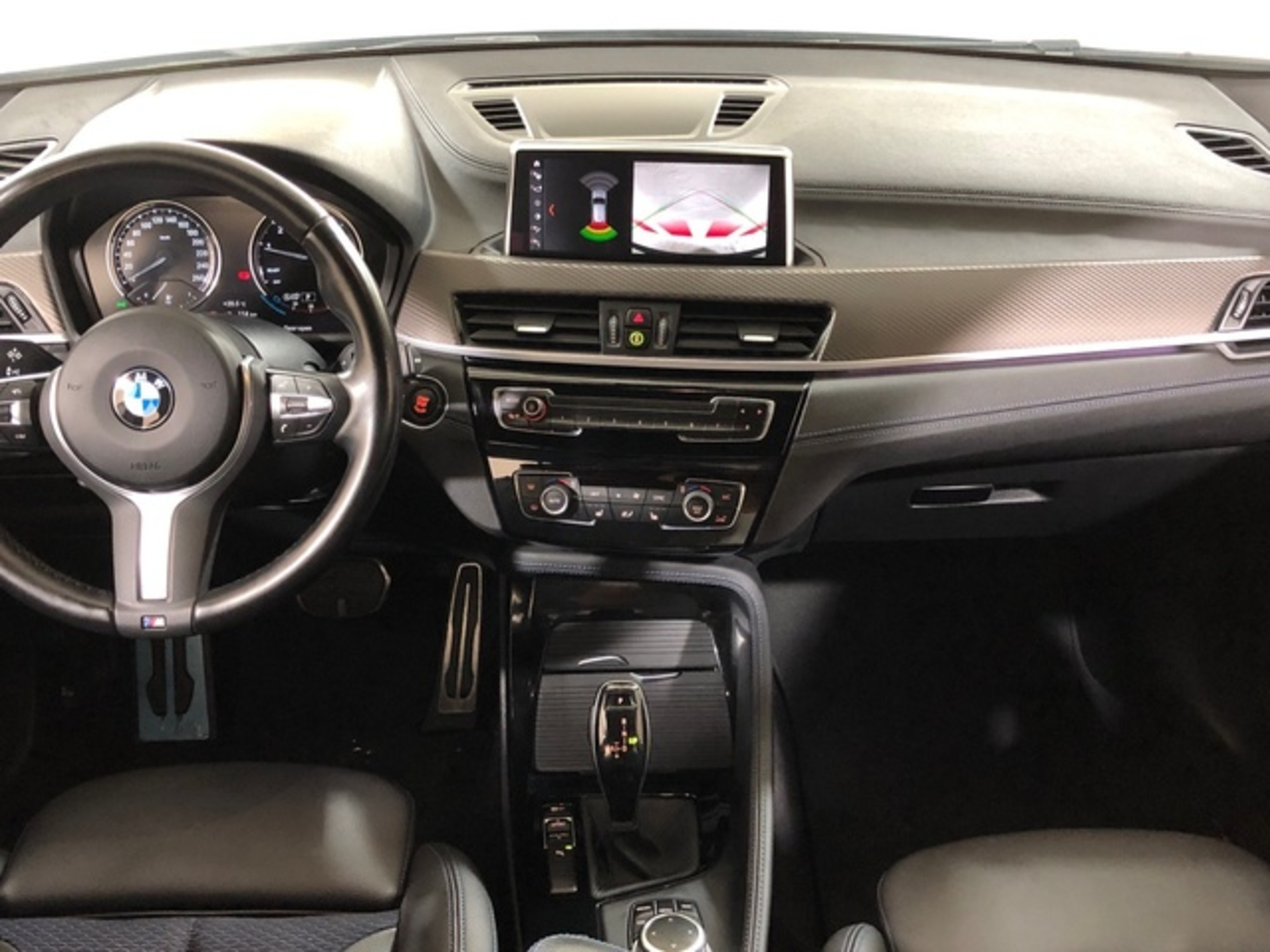 Renting BMW X2 sDrive18i 103 kW (140 CV) 2 5