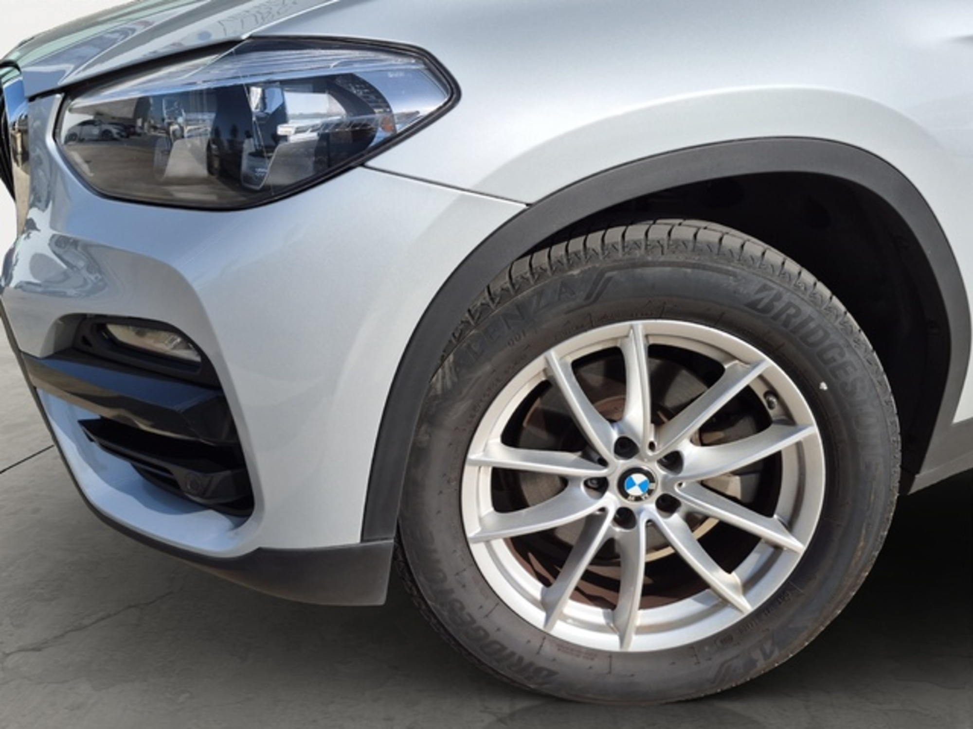 Renting BMW X3 xDrive20d 140 kW (190 CV) 4