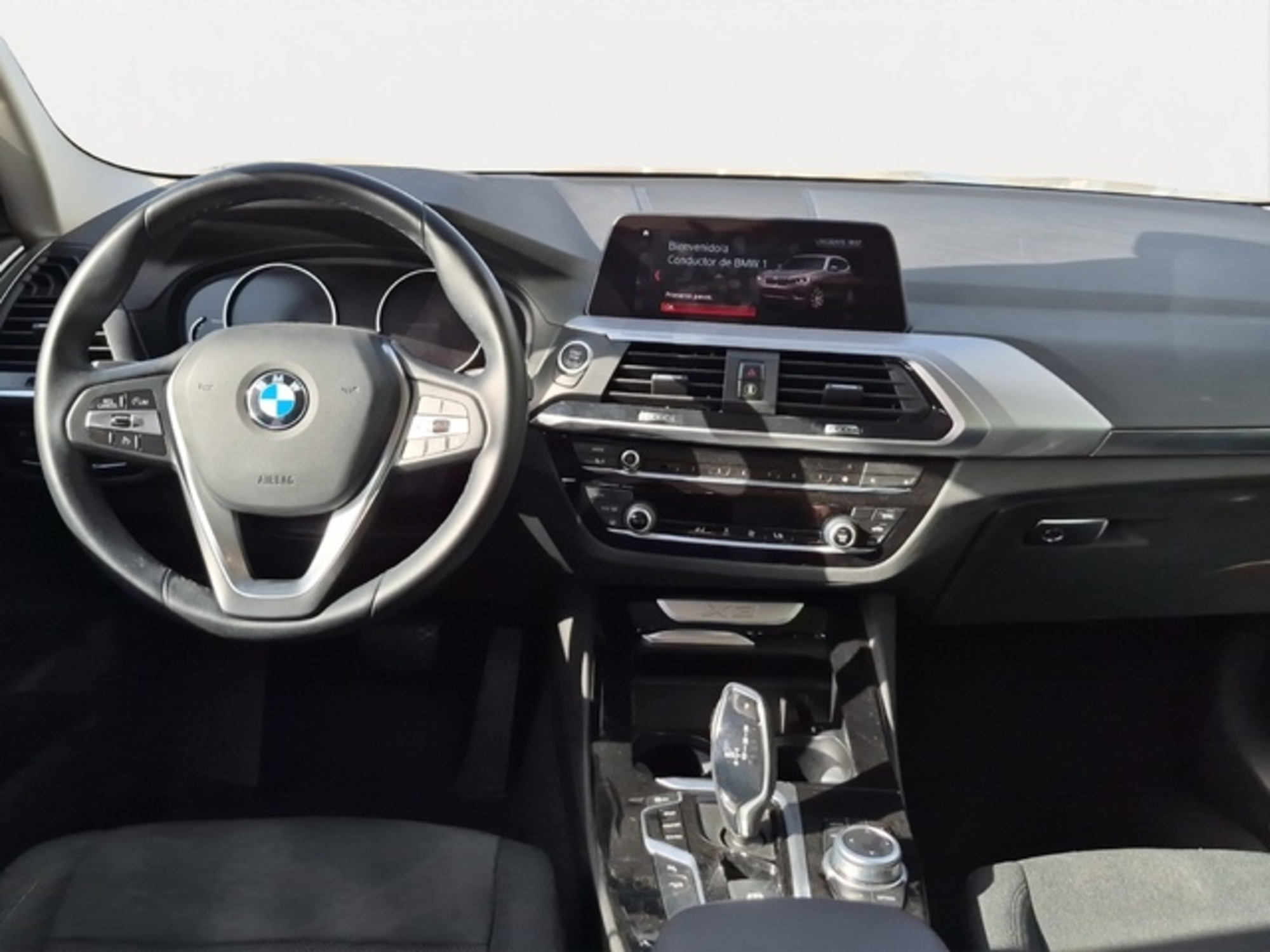 Renting BMW X3 xDrive20d 140 kW (190 CV) 4
