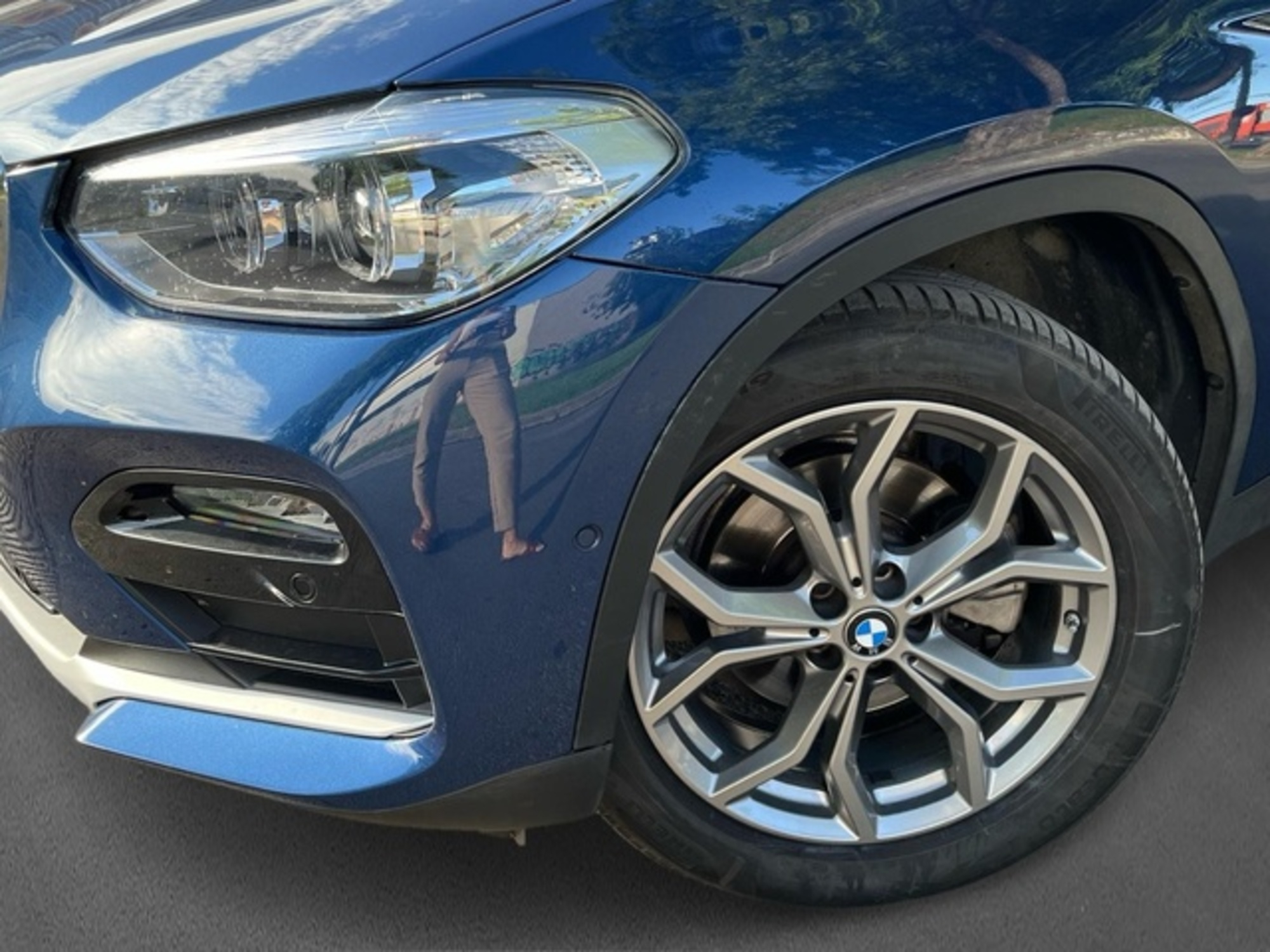Renting BMW X4 xDrive20d 140 kW (190 CV) 3
