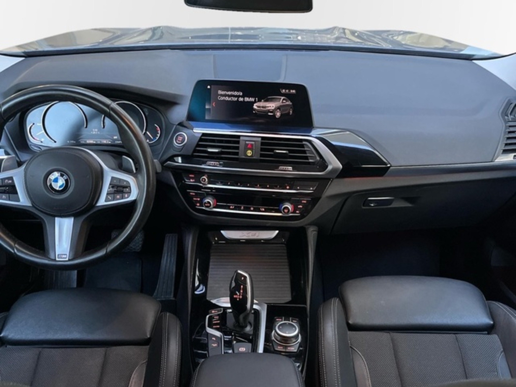 Renting BMW X4 xDrive20d 140 kW (190 CV) 3