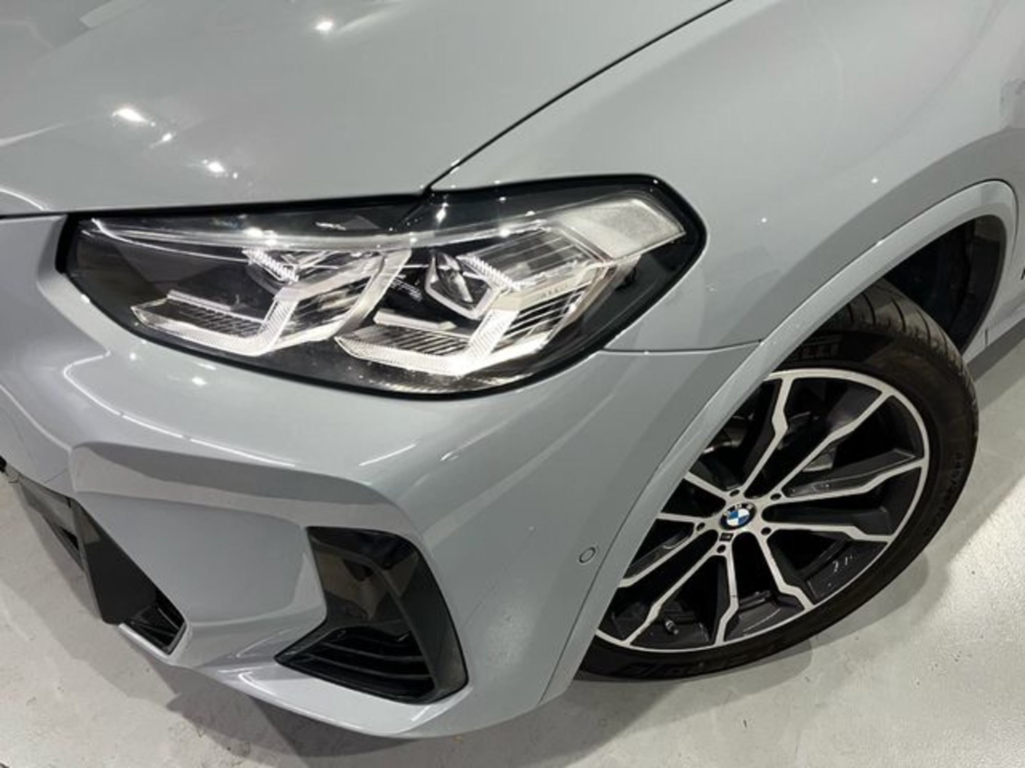 Renting BMW X4 xDrive20d xLine 140 kW (190 CV) 19