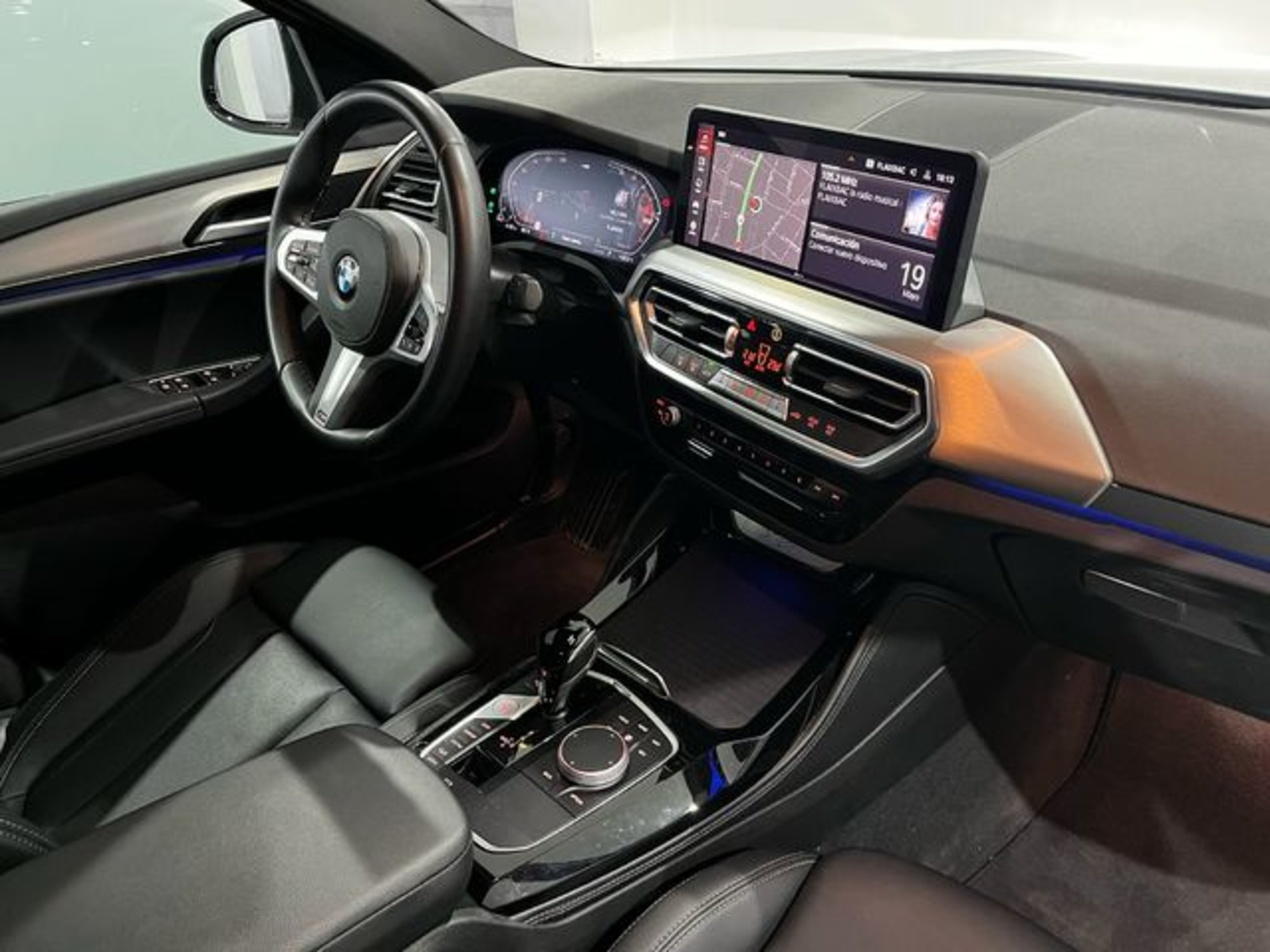 Renting BMW X4 xDrive20d xLine 140 kW (190 CV) 19