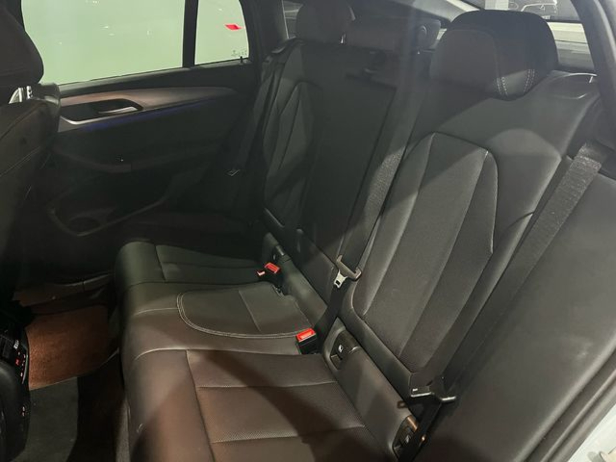 Renting BMW X4 xDrive20d xLine 140 kW (190 CV) 19
