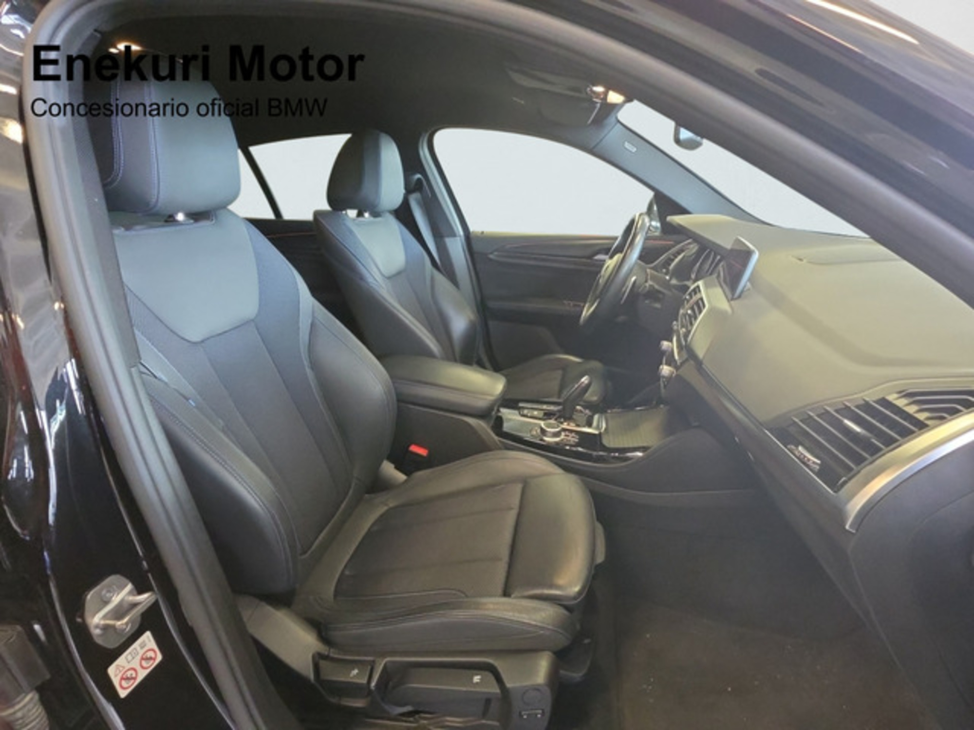 Renting BMW X4 xDrive20d xLine 140 kW (190 CV) 8 1