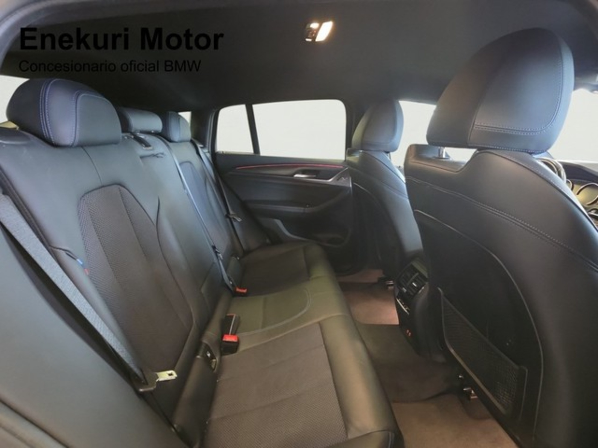 Renting BMW X4 xDrive20d xLine 140 kW (190 CV) 8 1