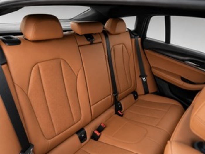 Renting BMW X4 xDrive30d xLine 210 kW (286 CV) 5