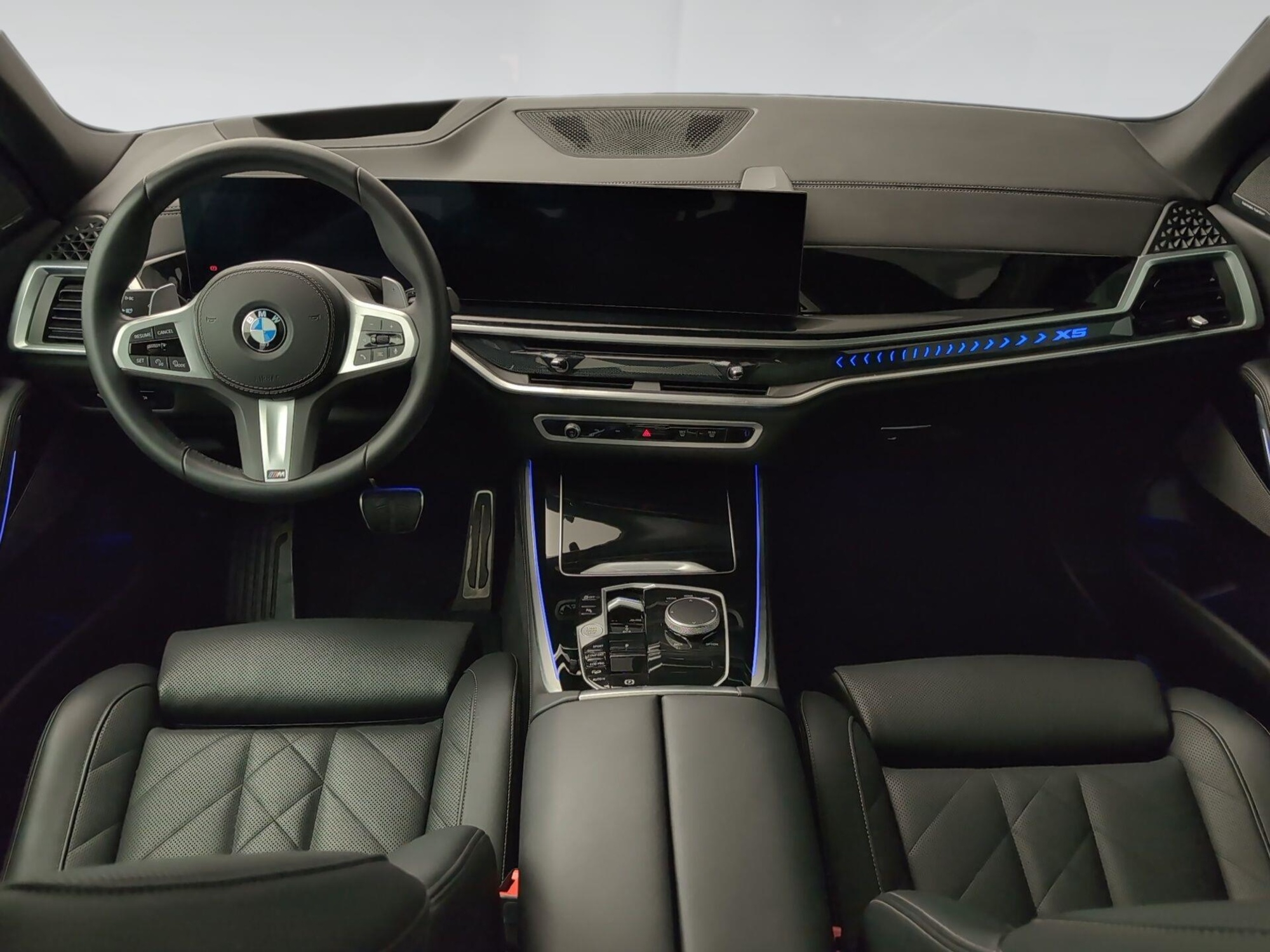 Renting BMW X5 xDrive30d xLine 219 kW (298 CV) 2 3