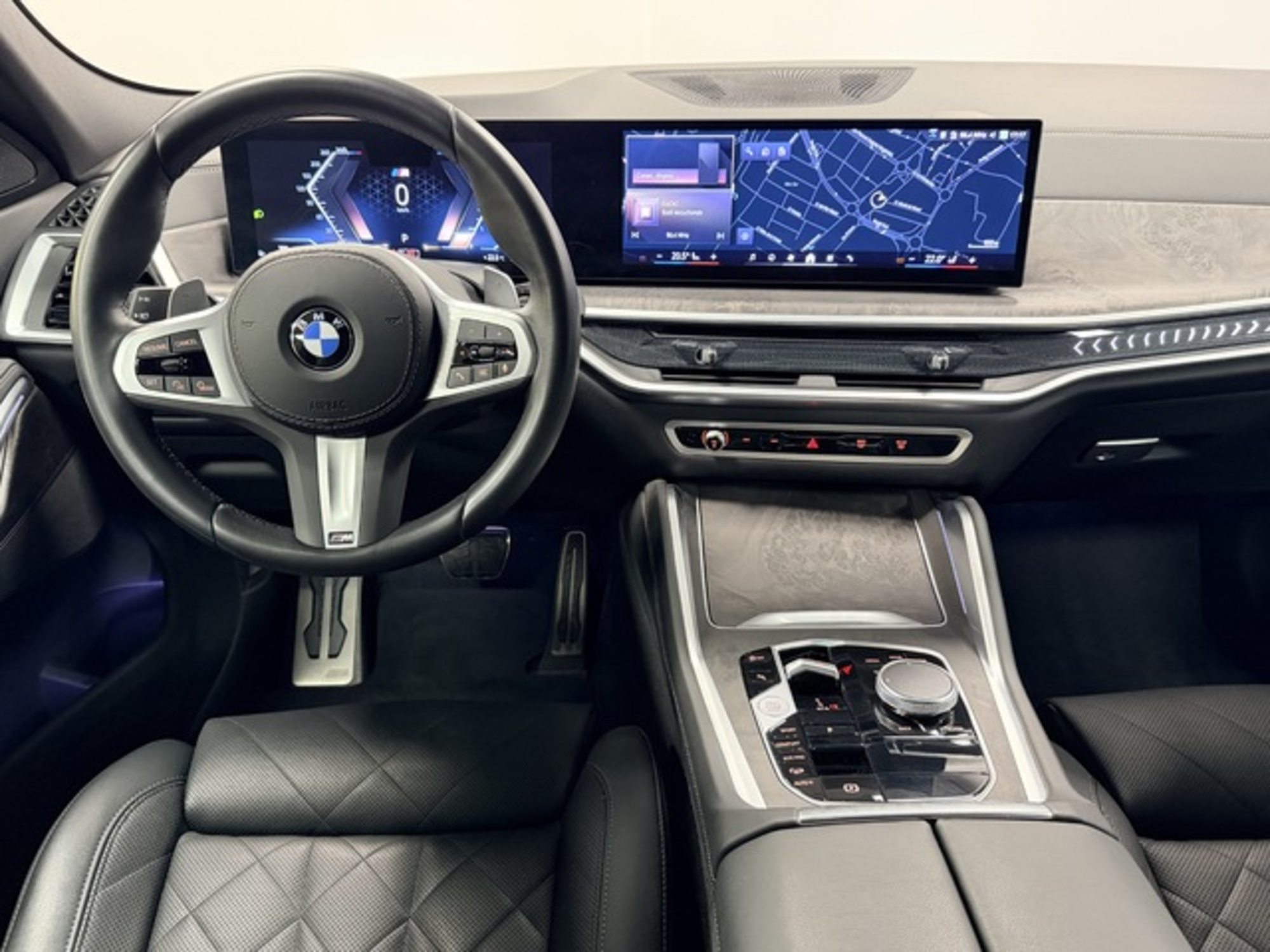 Renting BMW X6 xDrive30d M Sport 210 kW (286 CV) 1