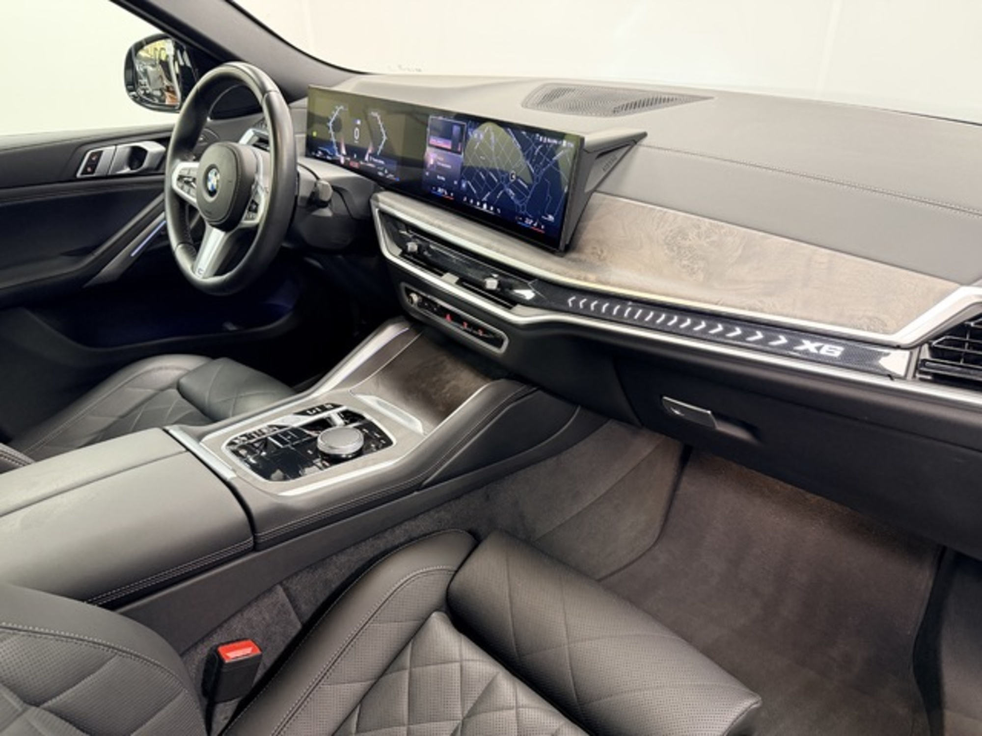 Renting BMW X6 xDrive30d M Sport 210 kW (286 CV) 1