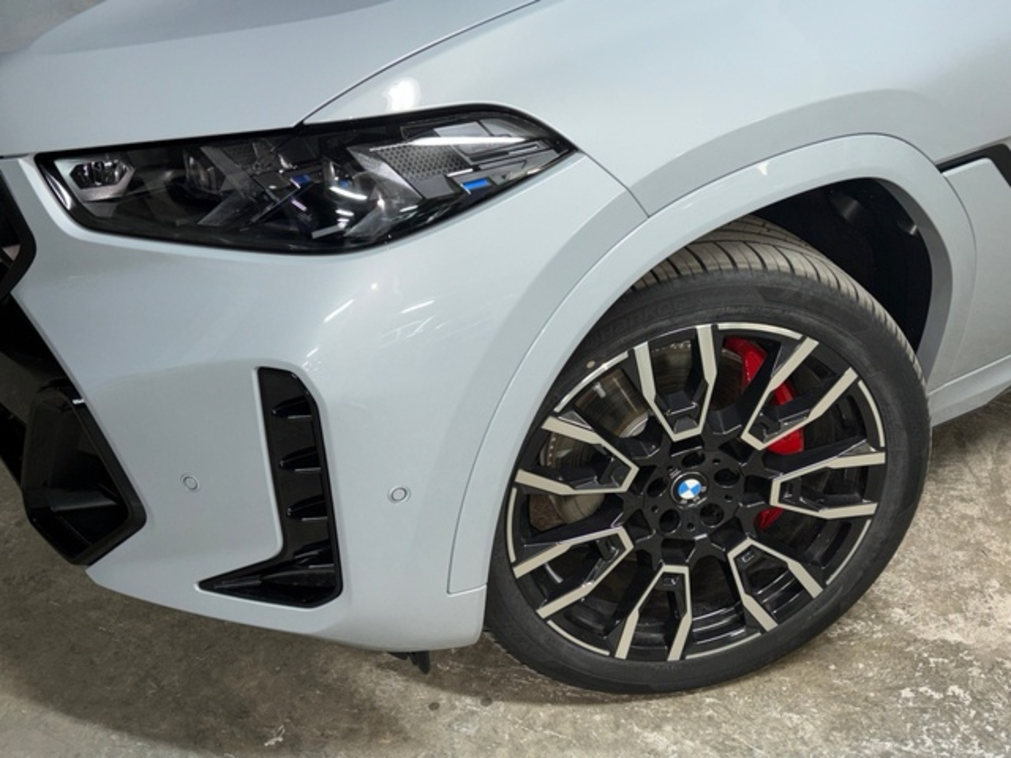 Renting BMW X6 xDrive30d M Sport 210 kW (286 CV) 1 1