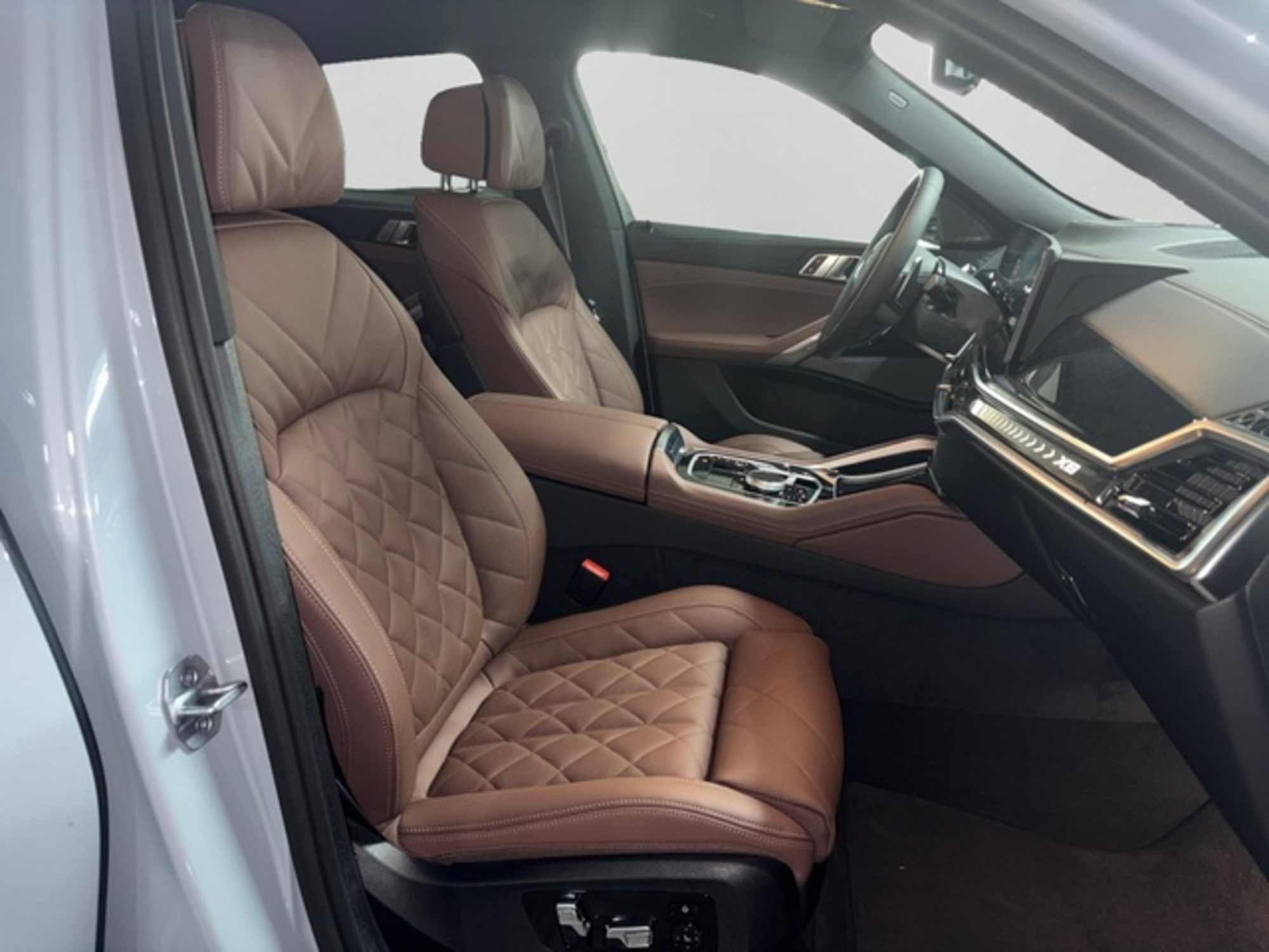 Renting BMW X6 xDrive30d M Sport 210 kW (286 CV) 1 1