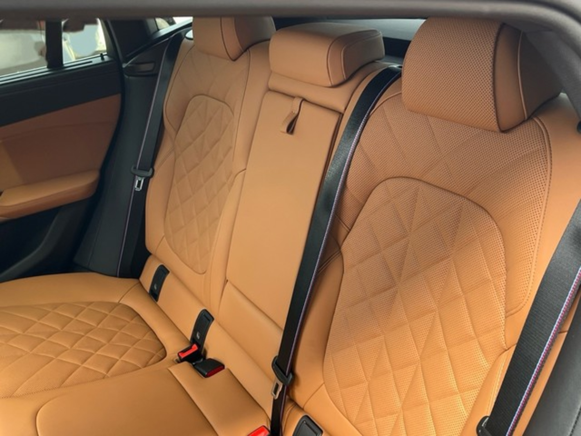Renting BMW X6 xDrive30d M Sport 210 kW (286 CV) 1 2