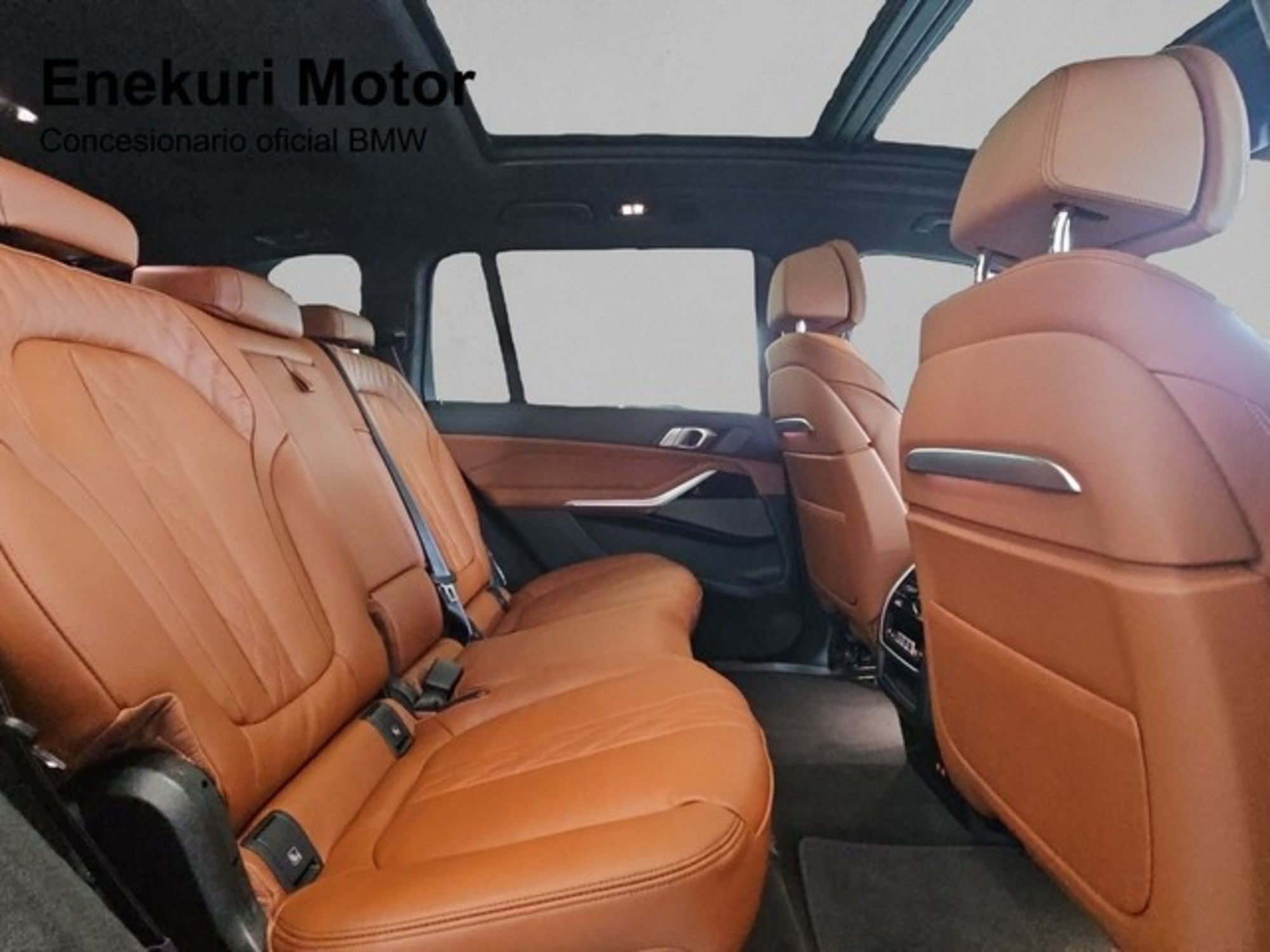 Renting BMW X7 xDrive40d 259 kW (352 CV) 4 4