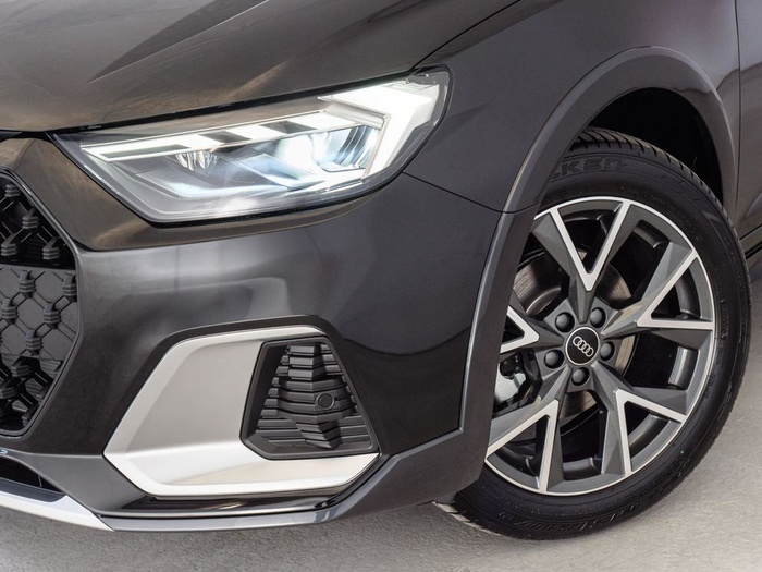 Renting Audi A1 allstreet Adrenalin 30 TFSI 85 kW (116 CV) Ocasión