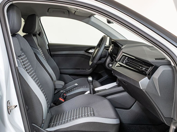 Renting Audi A1 allstreet Adrenalin 30 TFSI 85 kW (116 CV) Ocasión 1