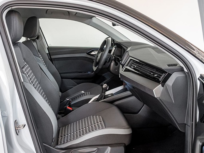 Renting Audi A1 allstreet Adrenalin 30 TFSI 85 kW (116 CV) S tronic Ocasión