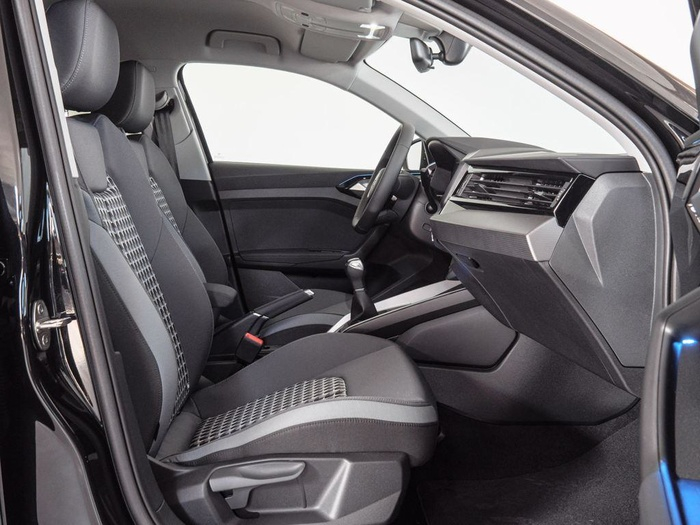 Renting Audi A1 allstreet Adrenalin Black 30 TFSI 85 kW (116 CV) Ocasión
