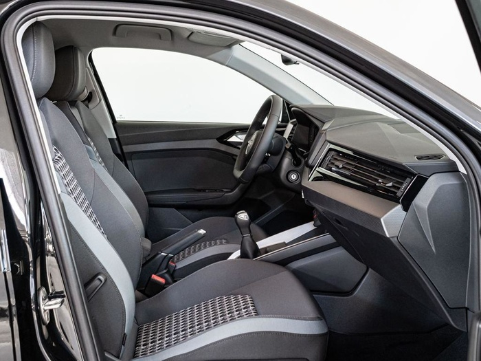 Renting Audi A1 allstreet Adrenalin Black 30 TFSI 85 kW (116 CV) Ocasión 1