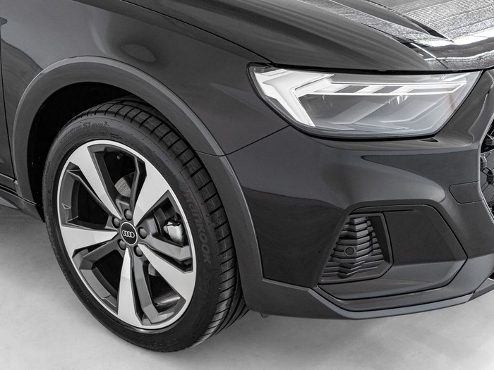 Renting Audi A1 allstreet Adrenalin Black 30 TFSI 85 kW (116 CV) Ocasión 1