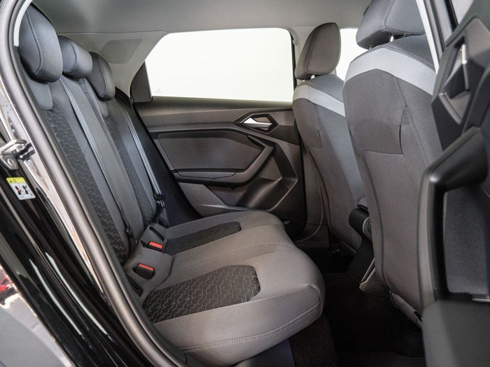 Renting Audi A1 Sportback Adrenalin Black edition 30 TFSI 85 kW (116 CV) S tronic Ocasión