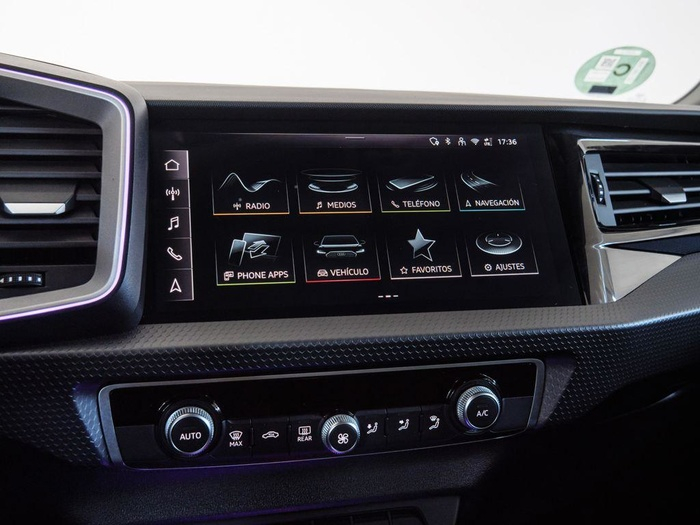 Renting Audi A1 Sportback Adrenalin Black edition 30 TFSI 85 kW (116 CV) S tronic Ocasión
