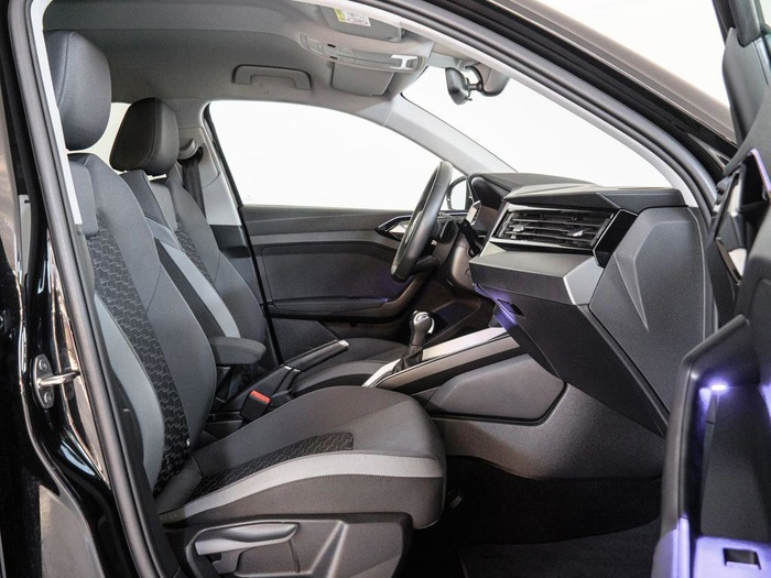 Renting Audi A1 Sportback Adrenalin Black edition 30 TFSI 85 kW (116 CV) S tronic Ocasión 1