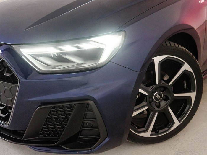Renting Audi A1 Sportback Adrenalin Black edition 30 TFSI 85 kW (116 CV) S tronic Ocasión 2