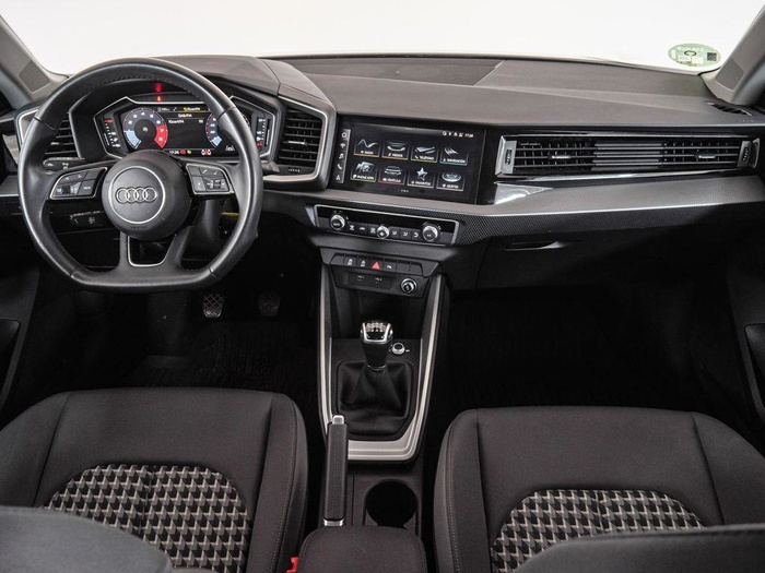 Renting Audi A1 Sportback Adrenalin edition 30 TFSI 81 kW (110 CV) Ocasión