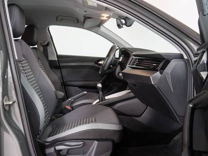 Renting Audi A1 Sportback Adrenalin edition 30 TFSI 81 kW (110 CV) Ocasión