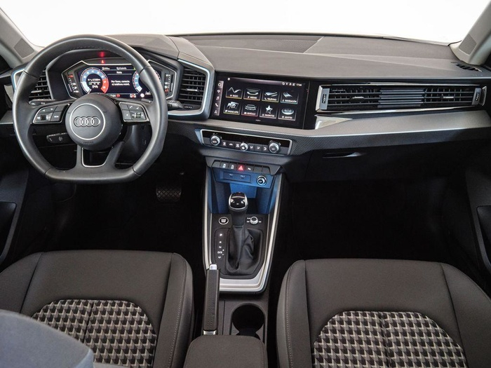 Renting Audi A1 Sportback Adrenalin edition 30 TFSI 85 kW (116 CV) S tronic Ocasión