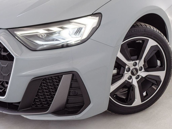 Renting Audi A1 Sportback Adrenalin edition 30 TFSI 85 kW (116 CV) S tronic Ocasión 1