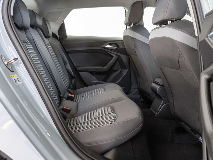 Renting Audi A1 Sportback Adrenalin edition 30 TFSI 85 kW (116 CV) S tronic Ocasión 1