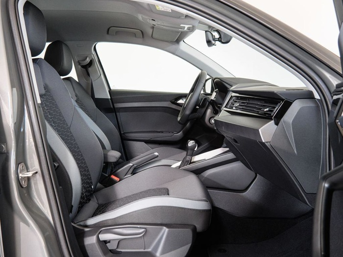 Renting Audi A1 Sportback Adrenalin edition 30 TFSI 85 kW (116 CV) S tronic Ocasión 2