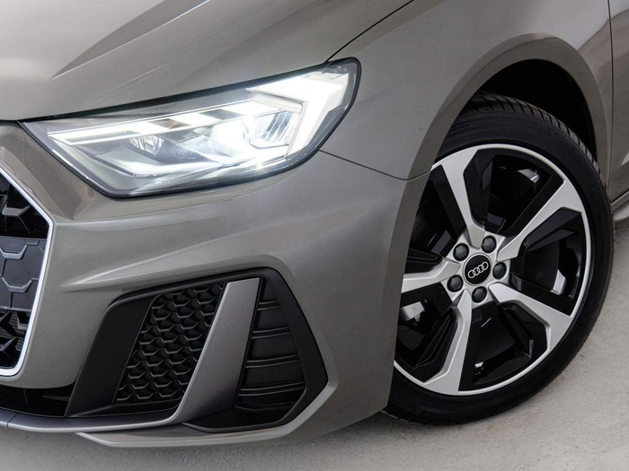 Renting Audi A1 Sportback Adrenalin edition 30 TFSI 85 kW (116 CV) S tronic Ocasión 2