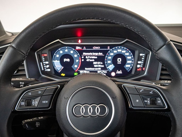 Renting Audi A1 Sportback Adrenalin edition 30 TFSI 85 kW (116 CV) S tronic Ocasión 3