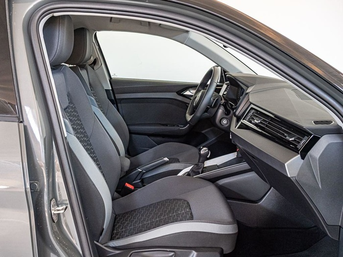 Renting Audi A1 Sportback Adrenalin edition 30 TFSI 85 kW (116 CV) S tronic Ocasión 4