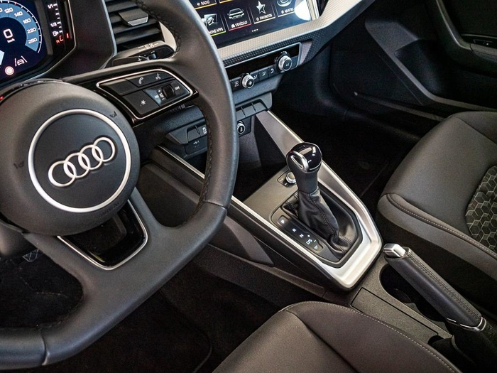 Renting Audi A1 Sportback Adrenalin edition 30 TFSI 85 kW (116 CV) S tronic Ocasión 4